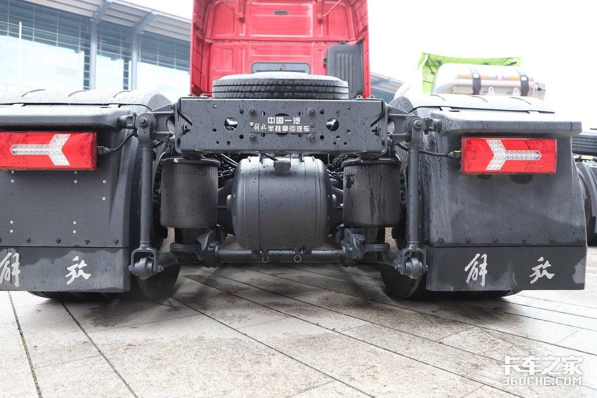 Big horsepower and black technology! Domestic flagship heavy truck inventory