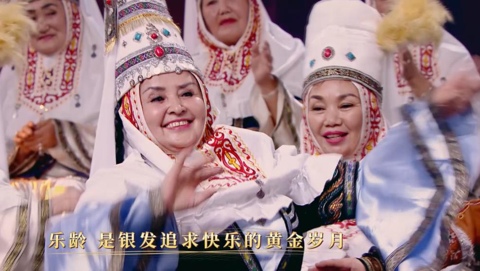 Singing in Old Age Kazakh grandmothers from Xinjiang are singing on the stage.
