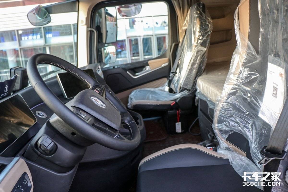 Big horsepower and black technology! Domestic flagship heavy truck inventory
