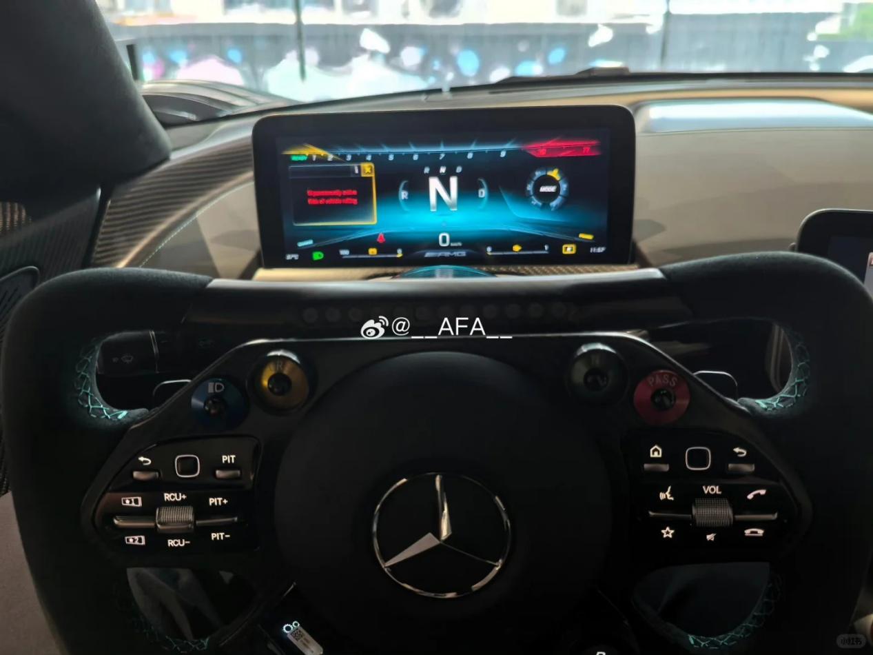 China's first online Mercedes-Benz AMGone_3_ Crazy Player xyd_ from Little Red Book Web Edition