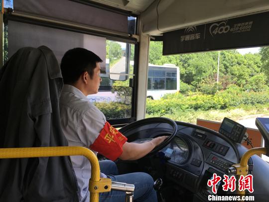 Ningbo "online celebrity" bus driver: tens of thousands of fans pass the positive energy of the carriage