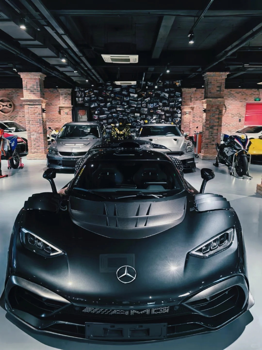 See also Fage's new car, AMG ONE, the first one in China, and I admire it for a long time _1_ Hui (nicknamed Huige) _ from Xiaohongshu's web version.