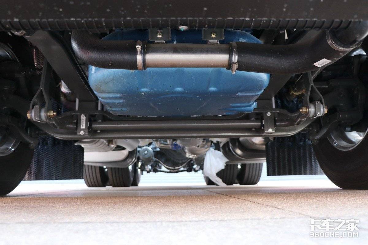 Big horsepower and black technology! Domestic flagship heavy truck inventory