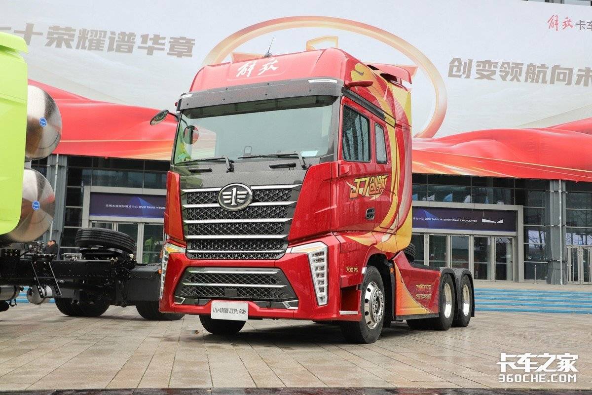 Big horsepower and black technology! Domestic flagship heavy truck inventory