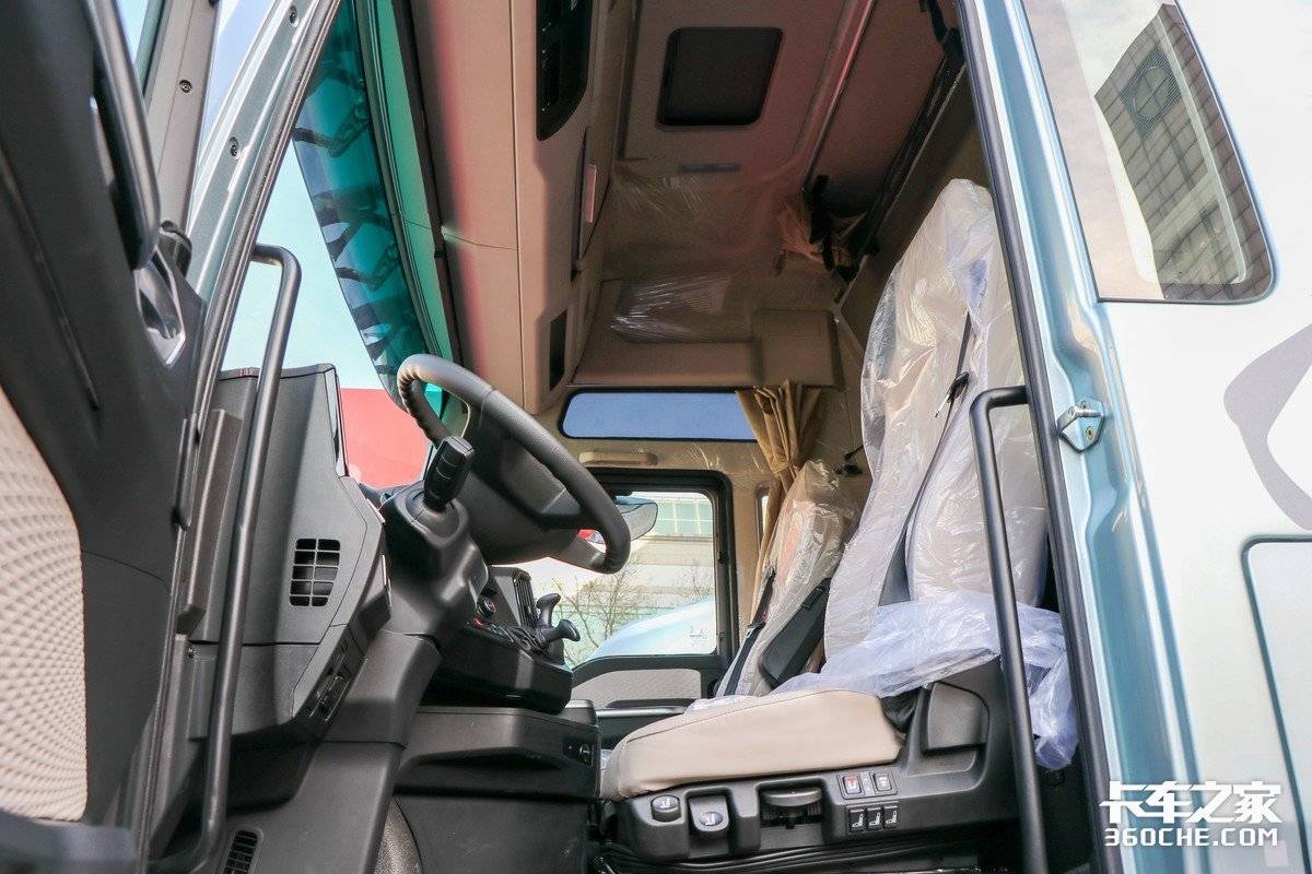 Big horsepower and black technology! Domestic flagship heavy truck inventory