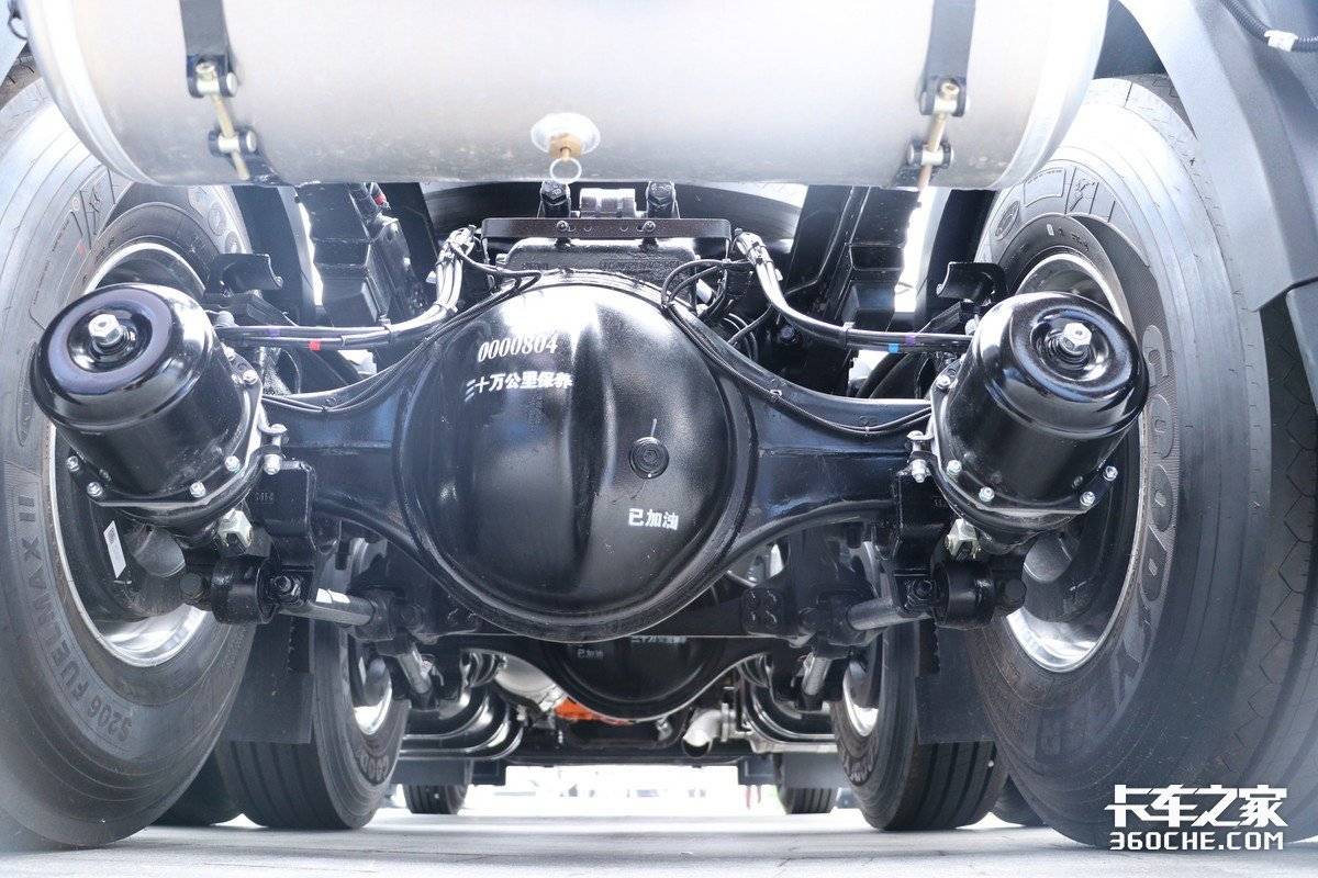 Big horsepower and black technology! Domestic flagship heavy truck inventory