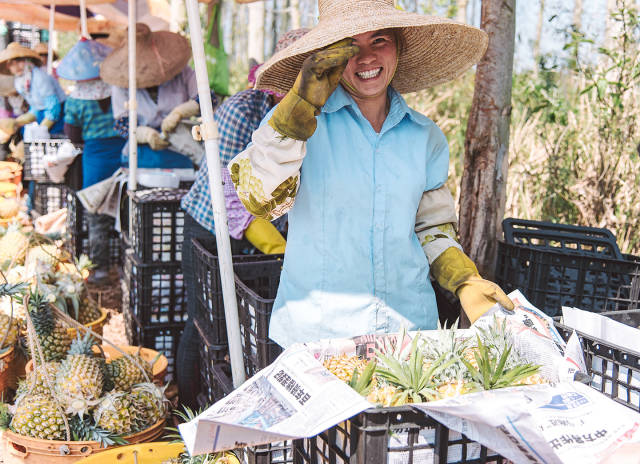 The farmer brothers are happy in their hearts. Photo by Lin Peng