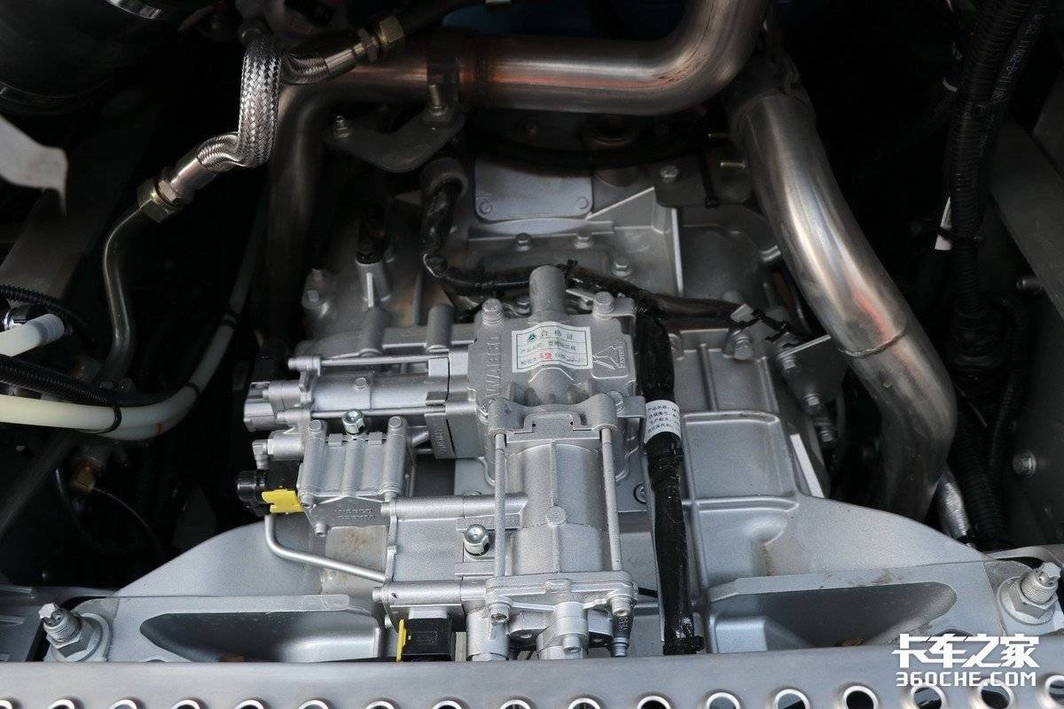 Big horsepower and black technology! Domestic flagship heavy truck inventory
